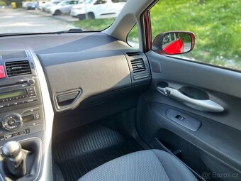 Toyota Auris 1.6 Valvematic - 13