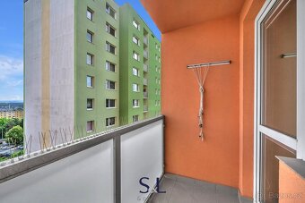 Mám tu pro Vás bytovou jednotku o dispozici 2+kk s lodžií v  - 13