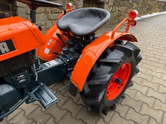 malotraktor Kubota B5000 - 13