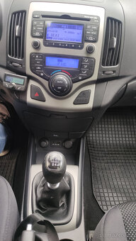 Prodám Hyundai i30CW 1,6 Kombi 93kW/125PS LPG - 13