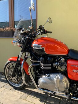 Triumph Bonneville SE - 13