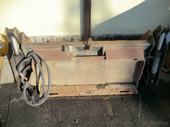 Caterpillar, 242B VČETNĚ PŘÍSLUŠENSTVÍ - 13