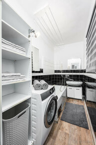 Rodinný dům 6+2 s 2 garážemi - 13