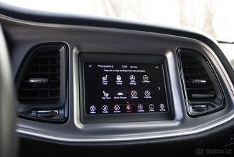 Dodge Challenger 5,7 HEMI RT - 13