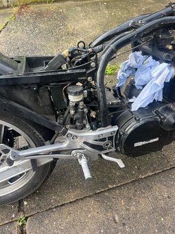 Kawasaki Gpz 750 - 13