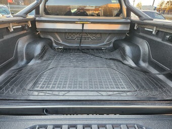 TOYOTA HILUX INVINCIBLE DOUBLE CAB, 2,8D - 4D 150 KW - 13