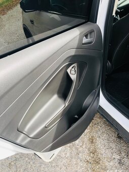Ford Kuga 1.5 ecoboost titanium 110kw r.v . 2015 - 13