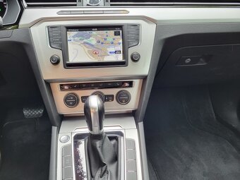 Volkswagen Passat 2.0 TDi DSG NAVIGACE - 13