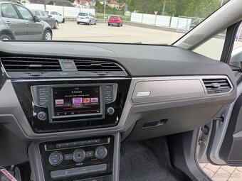 Volkswagen Touran 1,2 Tsi,81kw,SERVISKA,VÝHŘEV - 13