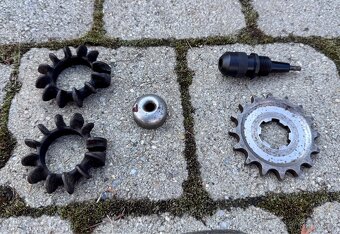 ČZ 125 B T 125 150 C, kývačka - díly motoru - 13