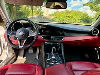 P: Alfa Romeo Giulia Super 2,0T 280HP RWD 2019 - 13
