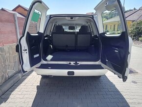 Toyota Land Cruiser LC 200 GX, 4,0 V6, Benzin, Manual, Nový - 13