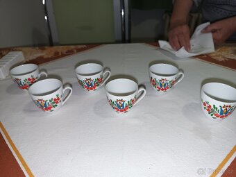 Hrnečky, skleničky, šálky a podšálky - 13
