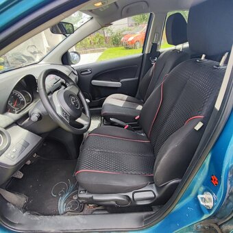 Mazda 2 1.3 benzín 55kw  rok 2011 top model - 13