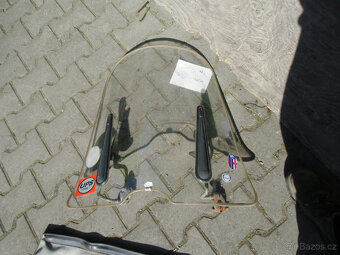 Plexi (velké) s ochranou nohou na skůtra (Vespa ?),motorku. - 13