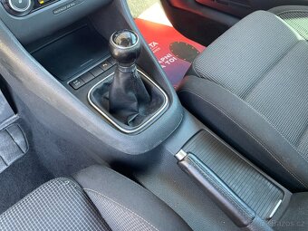 VW Golf 1.6 MPi Senzory, ALU, Výhřev Sedadel - 13