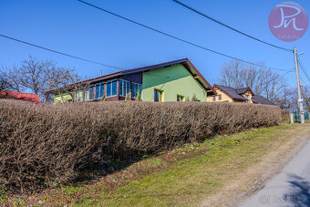Prodej rodinného domu s úžasným výhledem a perfektní dostupn - 13