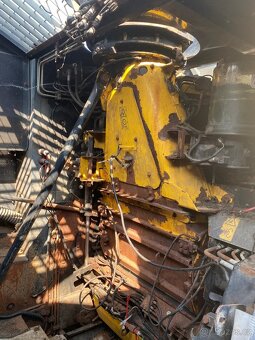 New Holland FR 850, řezačka - 13