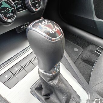 Škoda Octavia III combi 2.0tdi 4X4 DSG Švýcarsko tažné TOP - 13