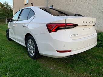 Predám havarovanú Škoda octavia 4 2.0tdi 85 kW 2023. - 13