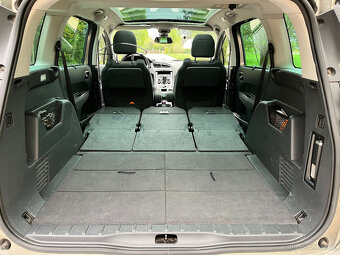 PEUGEOT 5008 2,O HDi Allure - 13