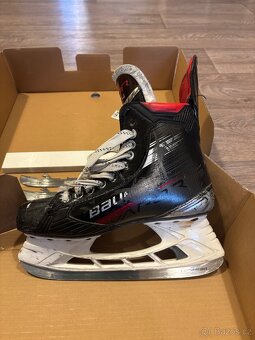 Hokejové brusle Bauer Vapor X4, velikost 8, fit 2 - 13