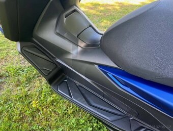 Prodám HONDA FORZA 125 ABS SMART TOP BOX - 13