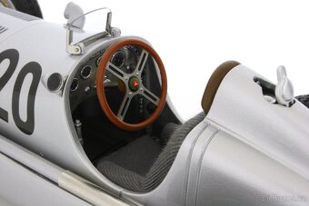 MERCEDES-BENZ W25A / CMC 1:18 - 13