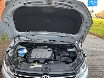 VW Touran 1.6 TDi DSG Serviska - 13