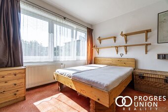 Exkluzivní prodej dvougeneračního rodinného domu s velkým po - 13