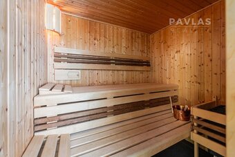 Rodinná rezidence v Novém Spolí – Luxus, prostor a wellness  - 13
