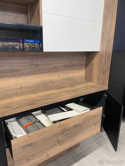 Prodám NOVOU černou kuchyň Plzeň DTD Egger U899 - 13
