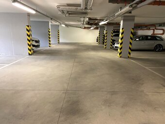 PRODEJ GARÁŽOVÉHO STÁNÍ  NA ULICI ŘÍČANSKÁ, BRNO-BYSTRC - 13