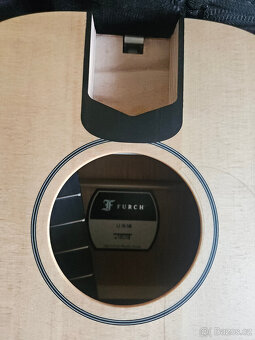 Nová celomasivní cestovní elektroakustická kytara FURCH - 13