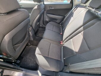 Hyundai i30 1.4i 80kw, tažné, klima - 13