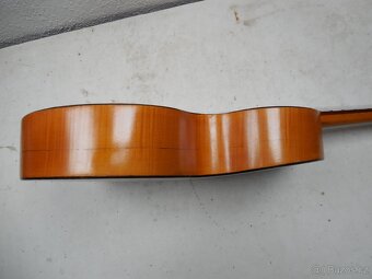 Starožitná kytara - 13