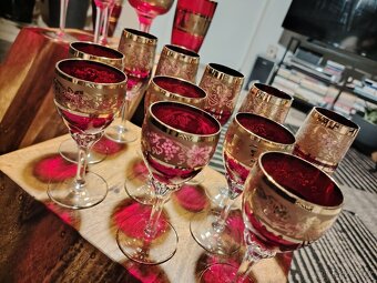 Granátové sklo se zlatým zdobením - 13