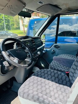 Ford transit TOURNEO-9 míst-2,2Tdci-85kw.r.v.2011 - 13