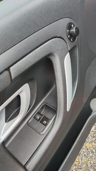 ŠKODA ROOMSTER 1.4i 16V 63kW, r.v.2009 - 13