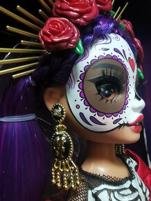 MGA Rainbow High Díos de Muertos Maria Garcia - 13