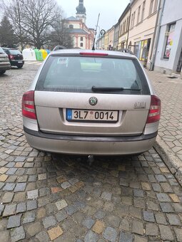 Škoda Octavia 2 rok 2005 77 kW km 384 - 13