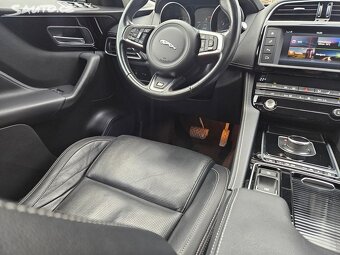 Jaguar F-Pace, 20d 132kW AWD R-Sport ČR - 13