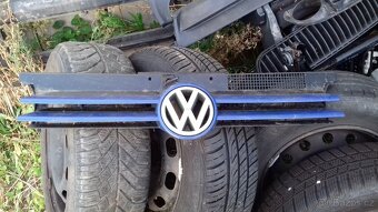 VW Volkswagen Golf 4 přední maska mezi světla - 13