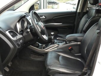 Fiat Freemont 2.0 MJT, alu 19, kůže - 13