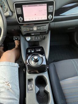 Nissan Leaf N-Connecta 40KWH V ZÁRUKE 360 STUPŇOVÁ KAMERA - 13