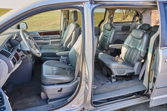 CHRYSLER TOWN & COUNTRY TOURING 2010 - 13