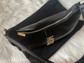 Moschino Black Logo kabelka - 13