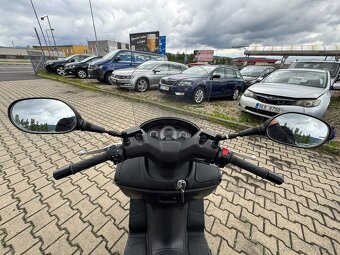Suzuki Burgman 200G 13,5 KW MALÉ KM - 13