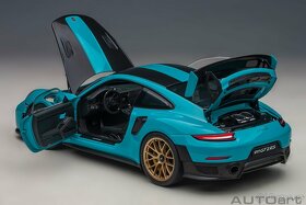 AutoArt - Porsche 911 GT2 RS Weissach (Miami Blue), 1:18 - 13