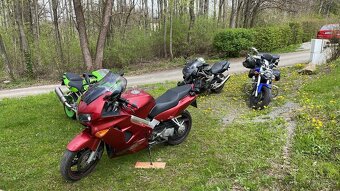 Honda VFR 800 Fi - 13